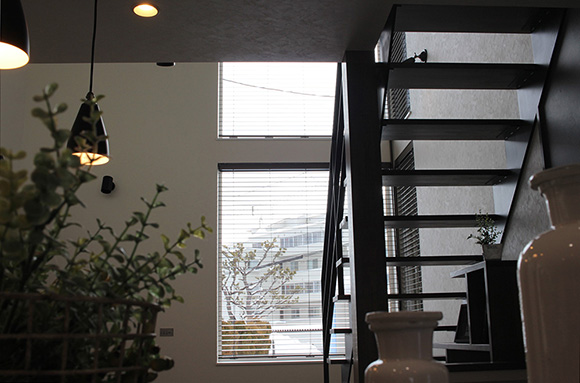 インダストリアルなインテリア、落ち着いた空間、エアコン１台で家中あたたかい、子育て新築住宅　札幌　注文住宅　工務店　ハウスメーカー