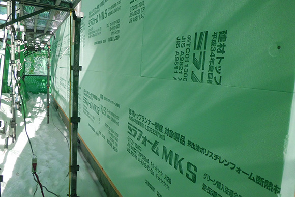 ダブル断熱で暖かい家づくり