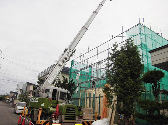 クレーン車が活躍 (N様邸 第1回)