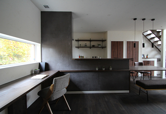 木の風合いが活きるカフェの様なインテリアの子育て住宅　新築　札幌　注文住宅　工務店　ハウスメーカー