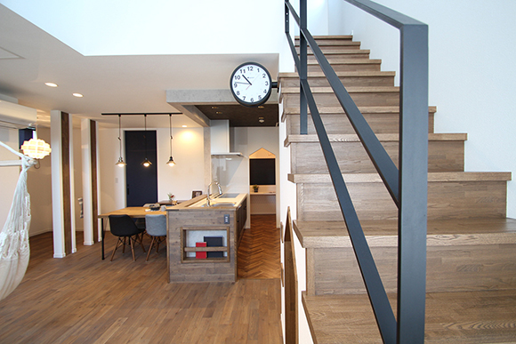 家事も生活もしやすい回遊動線~「家族の団らん」と「自分時間」をどちらも楽しめる家~