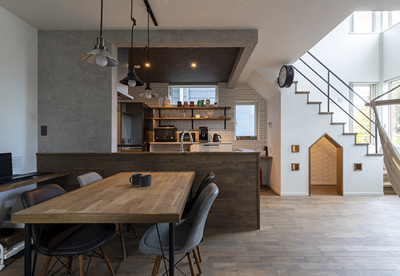 遊び心いっぱい、こだわりの2階建ての家　新築　札幌　注文住宅　工務店　ハウスメーカー