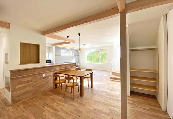 新築施工事例を更新しました。(広々リビングで開放感のある家)